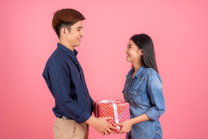 Pilihan Sepatu Formal dan Kasual Adiero untuk Kado Istimewa