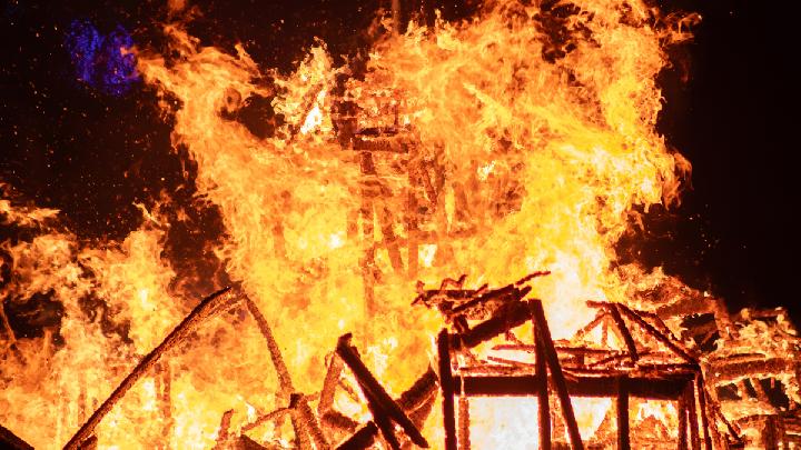 Ilustrasi kebakaran rumah. Shutterstock