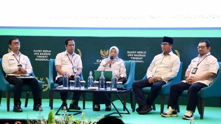 Pimpinan Baznas RI Bidang Pendistribusian dan Pendayagunaan, Saidah Sakwa (tengah) dalam Rapat Kerja Nasional (Rakernas) UPZ Baznas di Bogor, Jawa Barat, pada Selasa, 9 September 2025. Dok. Baznas