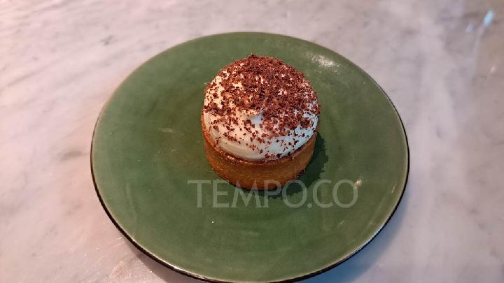 Makanan penutup modifikasi kue rangi Betawi di Chicory, Menteng, untuk Jakarta Dessert Week 2025. Tempo/Mila Novita