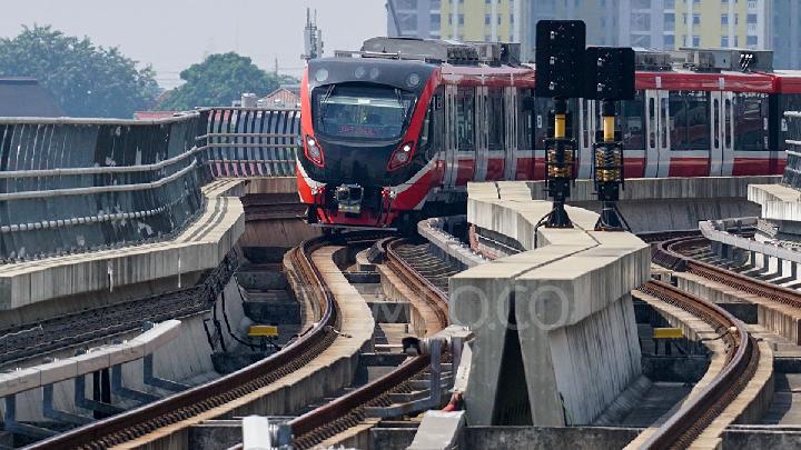Indonesia's LRT Jabodebek Train Experiences Electrical Disruption, Affecting 653 Passengers