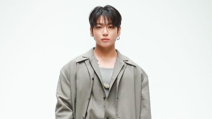 Jungkook BTS Debut di New York Fashion Week, Bikin Fans Terpukau dengan Busana dari Calvin Klein