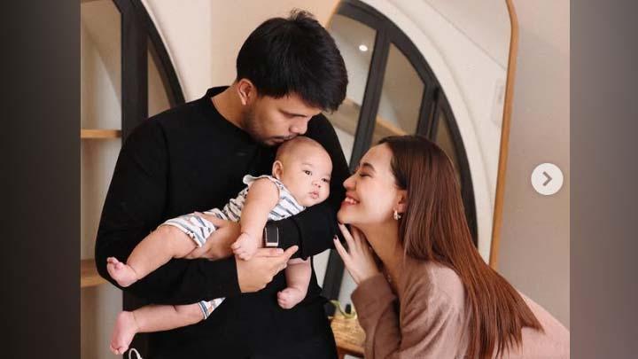 Aaliyah Massaid Akhirnya Perlihatkan Baby Arash, Netizen: Gemas Banget Bayi Online Kita!