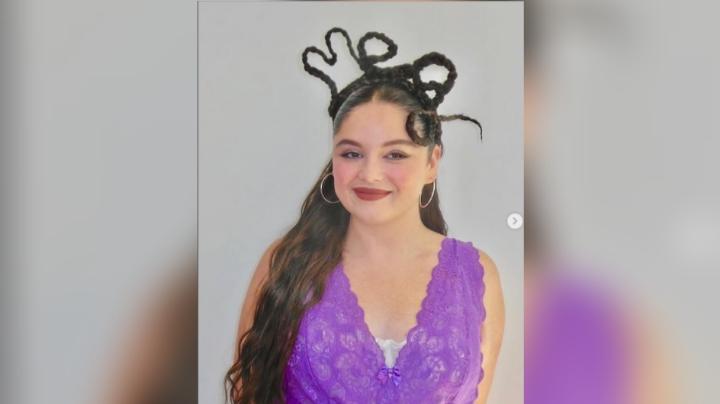 Berani Tampil Beda, Meg Stalter Pakai Celana Jeans ke Emmy Awards 2025