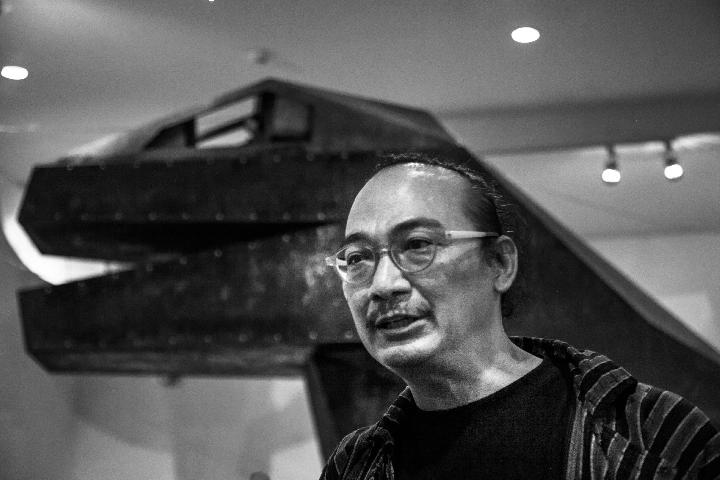 Trokomod Heri Dono Berlabuh di Nuanu Bali