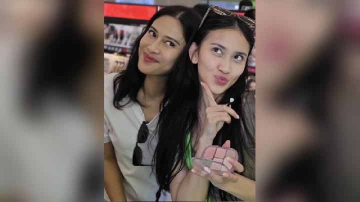 Momen Dian Sastro dan Leiya Princy Makeup Bareng, Netizen: Duo Cinta Terlalu Gemas