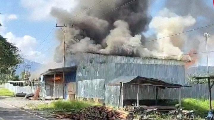 Riot Breaks Out in Highland Papua, Injures 8 and Damages Homes