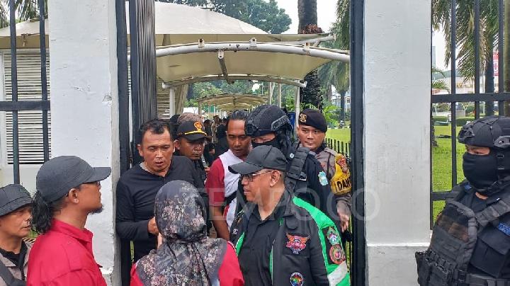 Indonesia's DPR Calls In Online Motorcycle Taxi Alliance for Hearing Today