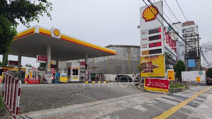 West Java's Depok Shell Stations Run Dry on Fuel, Employees Sell Coffee Instead
