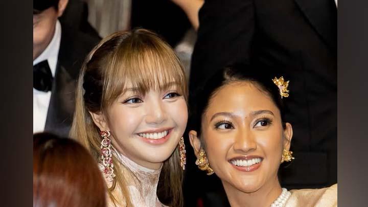 Seru Banget! Intip Cast Film Pangku Foto Bareng Lisa Blackpink di BIFF 2025