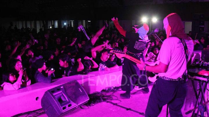 Small Candles of Resistance Art