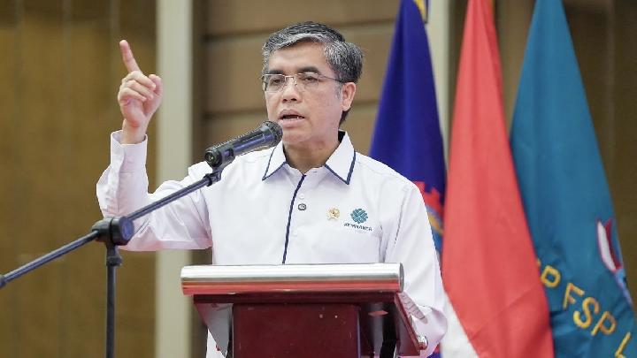 Menteri Ketenagakerjaan Yassierli membuka Rapat Kerja Nasional Federasi Serikat Pekerja Logam, Elektronik, dan Mesin (FSP LEM SPSI) di Karawang, pada Senin, 1 September 2025. Dok. Kemenaker