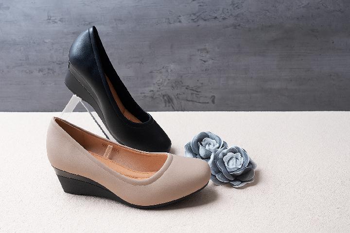 Anggun Plus Nyaman dengan Sepatu dan Sandal Wedges Peter Keiza
