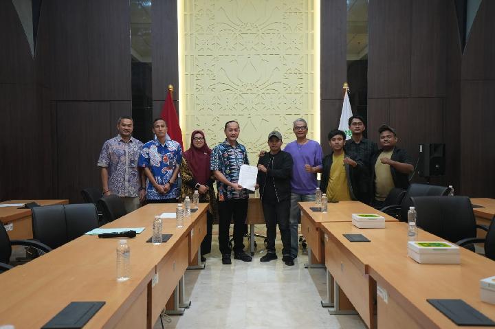 Sekretaris DPRD DKI Jakarta Augustinus menerima perwakilan Komite Peduli Jakarta.