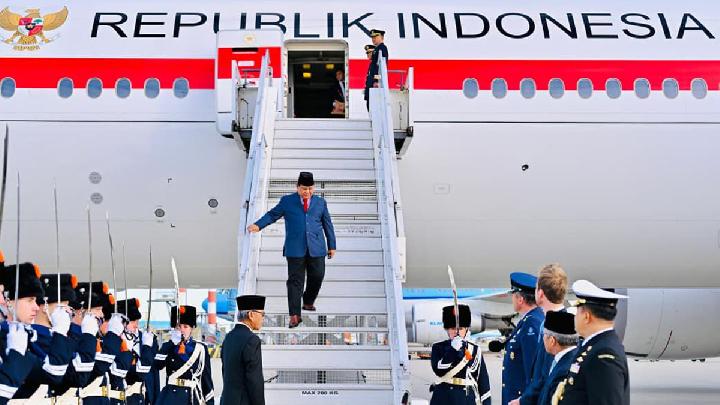 Prabowo Arrives in Amsterdam, Rides Dutch Royal Family's Limousine