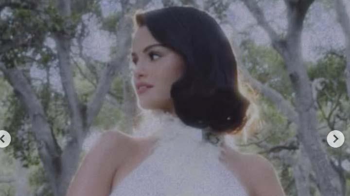 Selena Gomez dan Benny Blanco Menikah, Gaya Makeup Sederhana Tapi Manis Curi Perhatian