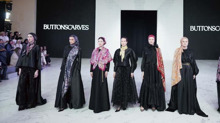 Koleksi Buttonscarves di Gurun Pasir Dubai Meriahkan Panggung Fashion Nation