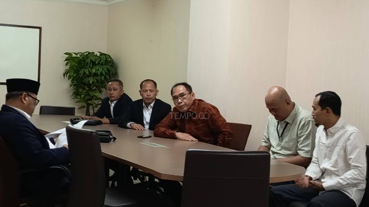Gibran Tak Hadir, Mediasi Gugatan Rp 125 Triliun Ditunda | tempo.co