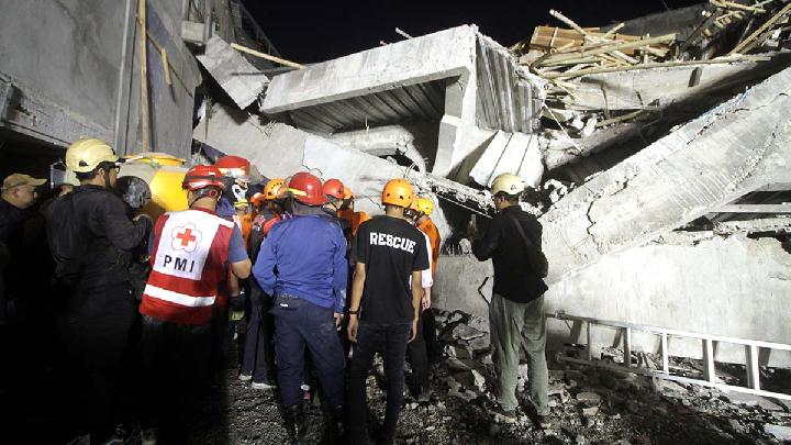 Death Toll Rises to 5 in Indonesian School Building Collapse, Rescue Efforts Continue