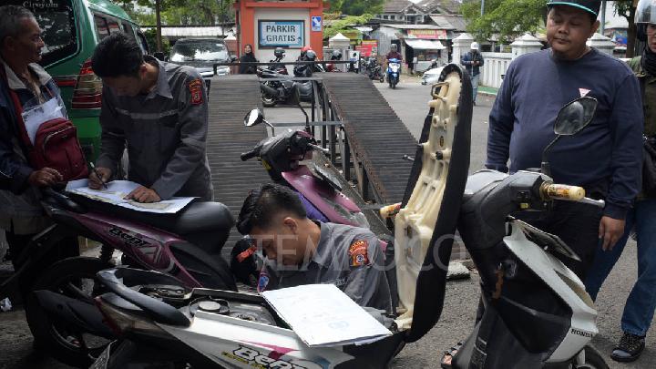 Warga Jakarta Antusias Ikuti Pemutihan Pajak Kendaraan