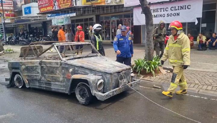 Mobil Pengantin Terbakar Saat Antar Calon Mempelai ke Gereja