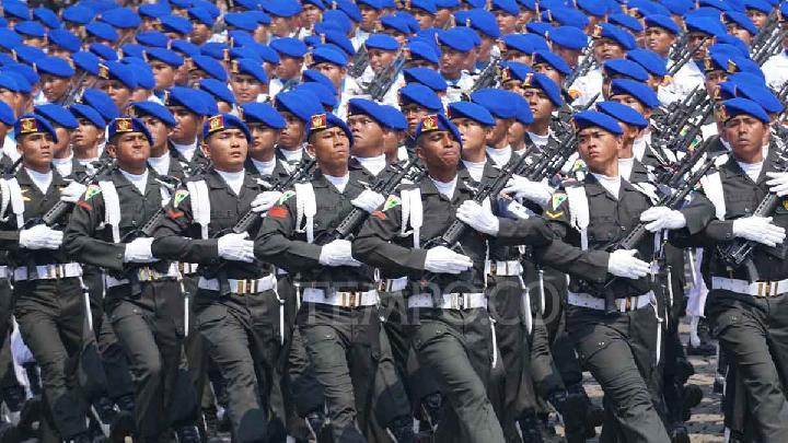 Panglima Serahkan Santunan untuk Keluarga Prajurit yang Gugur di Acara HUT TNI