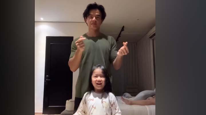 Ekspresi Pasrah Dion Wiyoko Dimarahin Putrinya saat Joget Velocity