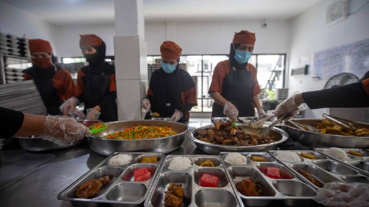 One Year into Prabowo's Term, CISDI Says Free Meal Program Falls Short of Nutrition Standards