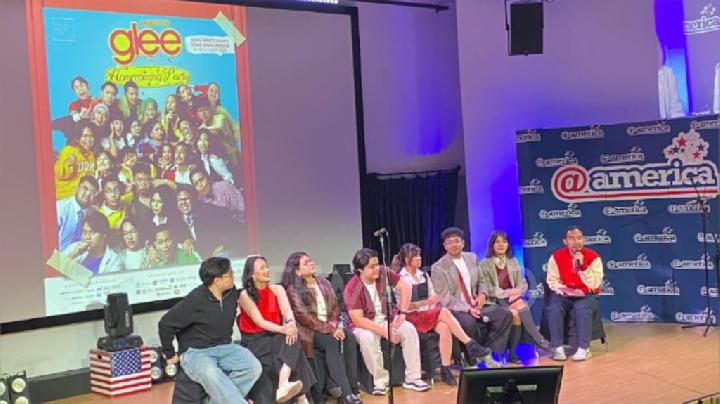 Komunitas choir Claventina.co dalam konferensi pers persiapan konser bertajuk Tribute to Glee: Homecoming Party, di Pacific Place, Jakarta pada Kamis, 9 Oktober 2025. Tempo/Bagus Pribadi.