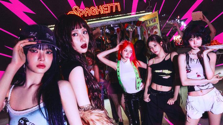 LE SSERAFIM Rilis Konsep Foto CHEEKY NEON PEPPER, Padukan Energi Spicy dan Street Fashion Jepang