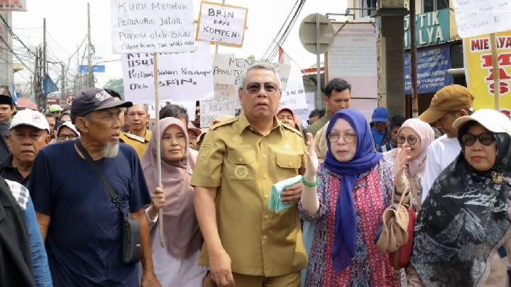 Benyamin Dampingi Warga Tangsel Tolak Penutupan Akses Jalan Serpong-Parung