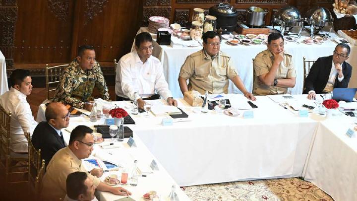 Indonesia's Prabowo Threatens Cabinet Reshuffle for Disobedient Ministers