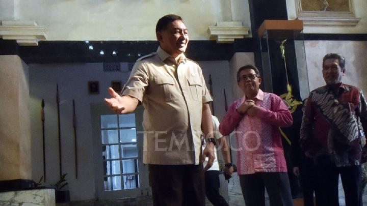 Savunma Bakanı Sjafrie Askerin Mutfağını Denetliyor: Omlet Yok, Tempe Küçük Olmamalı