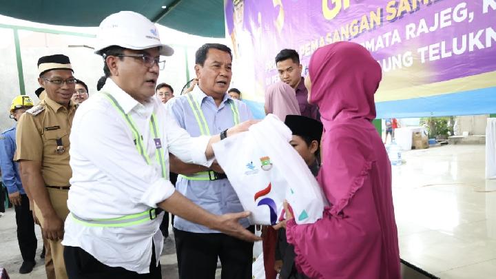 Perumdam Tirta Kerta Raharja (TKR) meluncurkan program sambungan langsung air bersih gratis bagi warga Perumahan Pondok Permata di Desa Rajeg Mulya, Kecamatan Rajeg, Tangerang, Senin, 13 Oktober 2025. Dok. Perumdam TKR
