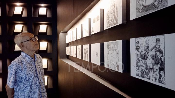 Koleksi gambar karya Wagiono Sunarto ditempatkan di bagian Ruang Buku 