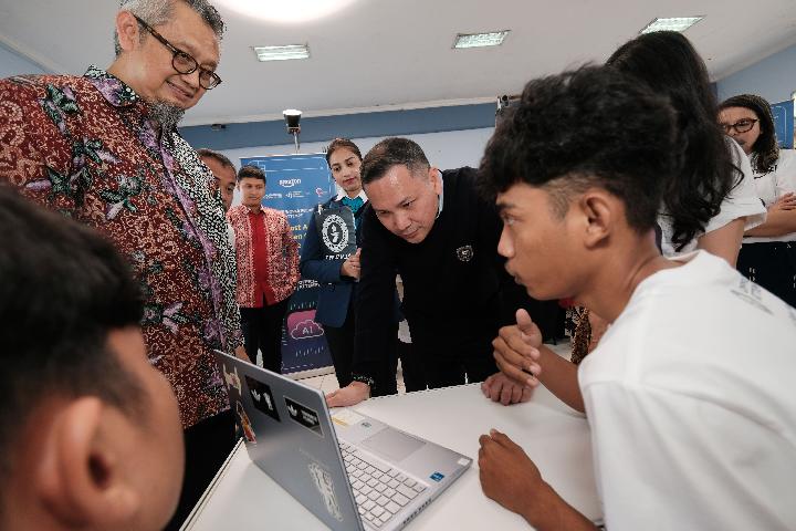 Inovação Explosiva! Estudantes da Indonésia e Amazon Quebram Recorde Mundial com Aplicativos de IA!