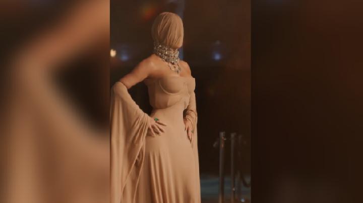 Dramatis, Penampilan Kim Kardashian Bertopeng Menghadiri Academy Museum Gala 2025