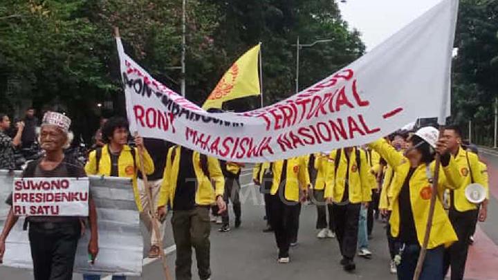 Mahasiswa Demo Setahun Prabowo, Minta Polisi Buka Barikade Arah Istana