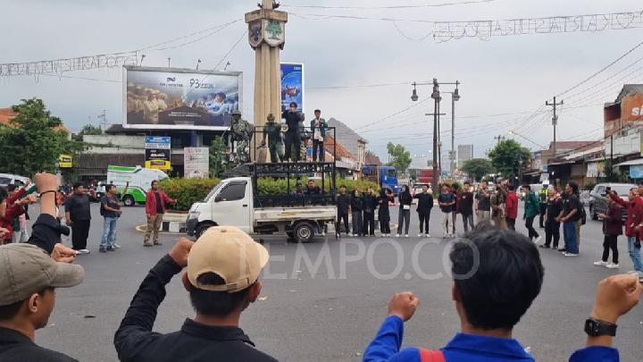 BEM se-Soloraya Tantang Wapres Gibran soal Janji 19 Juta Lapangan Kerja