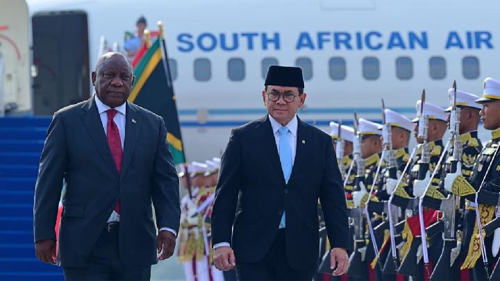 Cakarta’ya gelen Güney Afrika Devlet Başkanı Cyril Ramaphosa, Prabowo ile görüştü