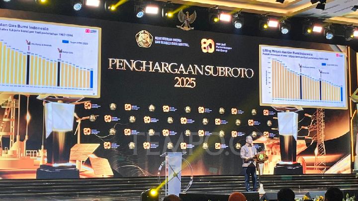 Bahlil Minta PLN Tuntaskan 5.700 Desa yang Belum Teraliri Listrik Bahlil Minta PLN Tuntaskan 5.700 Desa yang Belum Teraliri Listrik