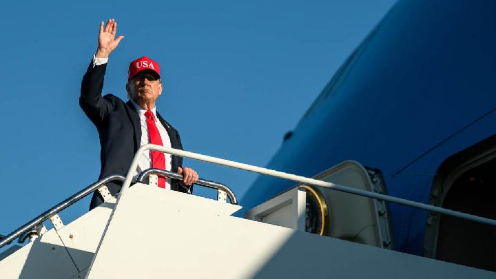 Trump Arrives in Malaysia, Kicking Off Asia Visit