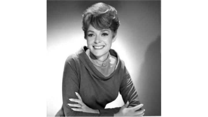 Porno Natalya Gromushkina Yosh yaponiyalik ayolni jamoat metrosida notanish erkak bilan sikishdi.