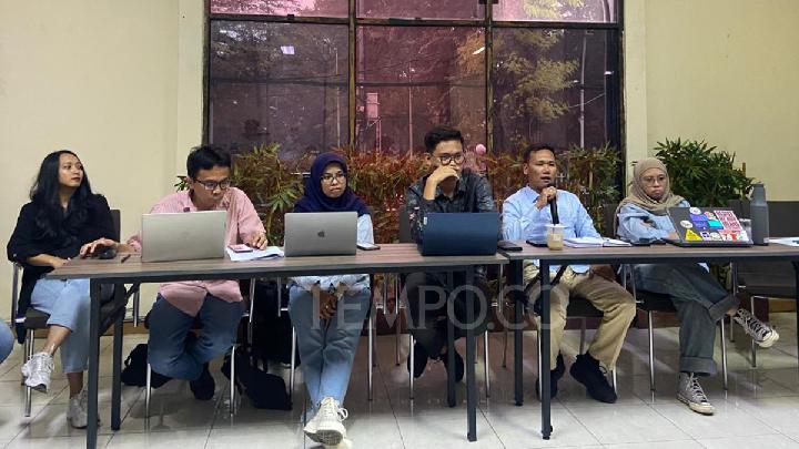 The Chronology of Activist Muzaffar Salim's Arrest at Jakarta Metro Police HQ