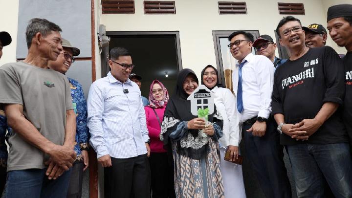 Konut Sakinleri Güney Tangerang Evi Yenileme Programının Avantajlarından Yararlanıyor Konut Sakinleri Güney Tangerang Evi Yenileme Programının Avantajlarından Yararlanıyor