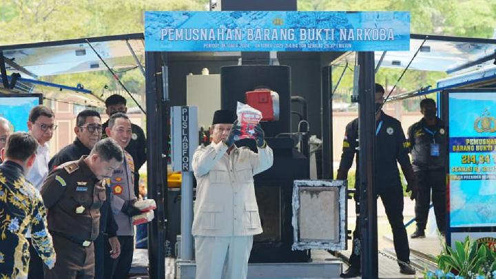 Prabowo Orders Police Chief to Prioritize Crackdown on Drugs, Smuggling, and Online Gambling