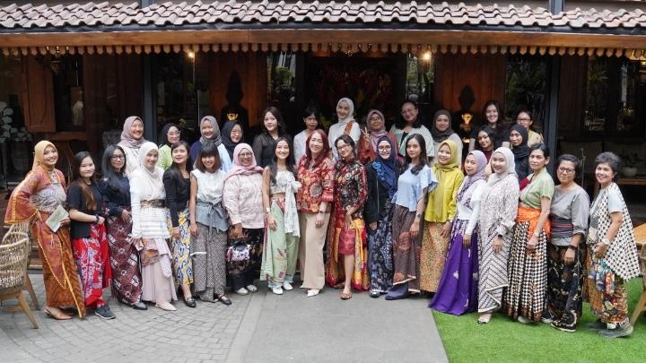 Make Over Your Mom's Batik: Ketika Tradisi Berpadu dengan Personal Style