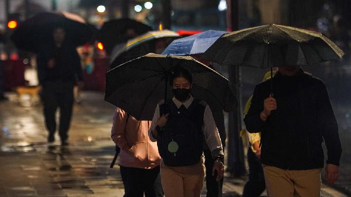 BMKG Forecasts Afternoon Rain Across Most of Jakarta