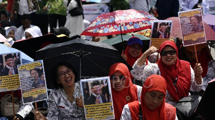 Prabowo Claims Budget Leakage Behind Teachers' Low Salaries