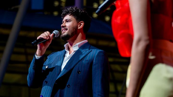 Belajar Tulus dari Beast, Kisah Transformasi Brendan Xavier di Panggung Musikal Disney